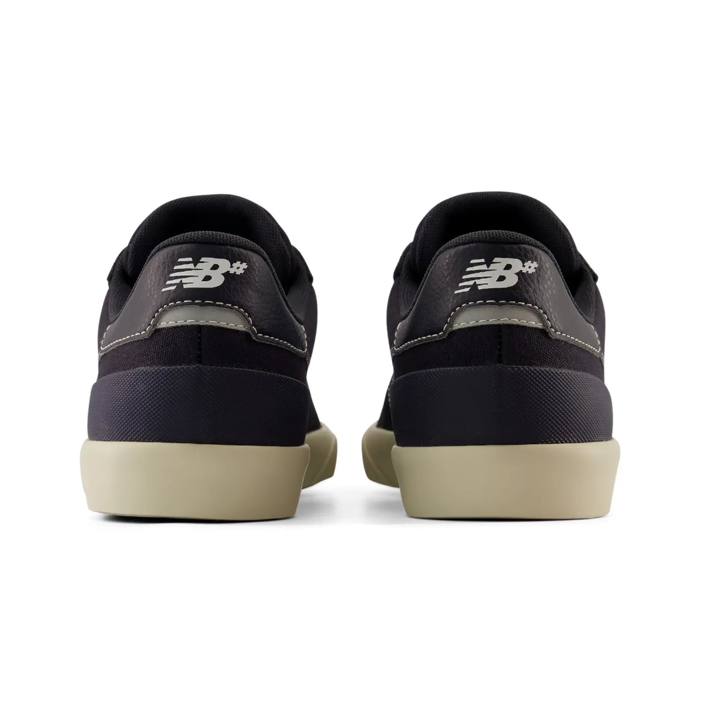 New Balance Numeric(ニューバランス)の定番のチームフェイバリットスケートシューズ「UN272 WAT」の背面から撮影した商品写真