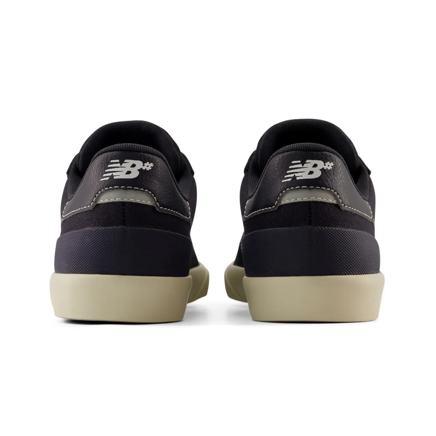 New Balance Numeric(ニューバランス)の定番のチームフェイバリットスケートシューズ「UN272 WAT」の背面から撮影した商品写真