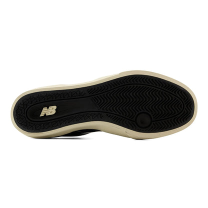 New Balance Numeric(ニューバランス)の定番のチームフェイバリットスケートシューズ「UN272 WAT」の底面から撮影した商品写真