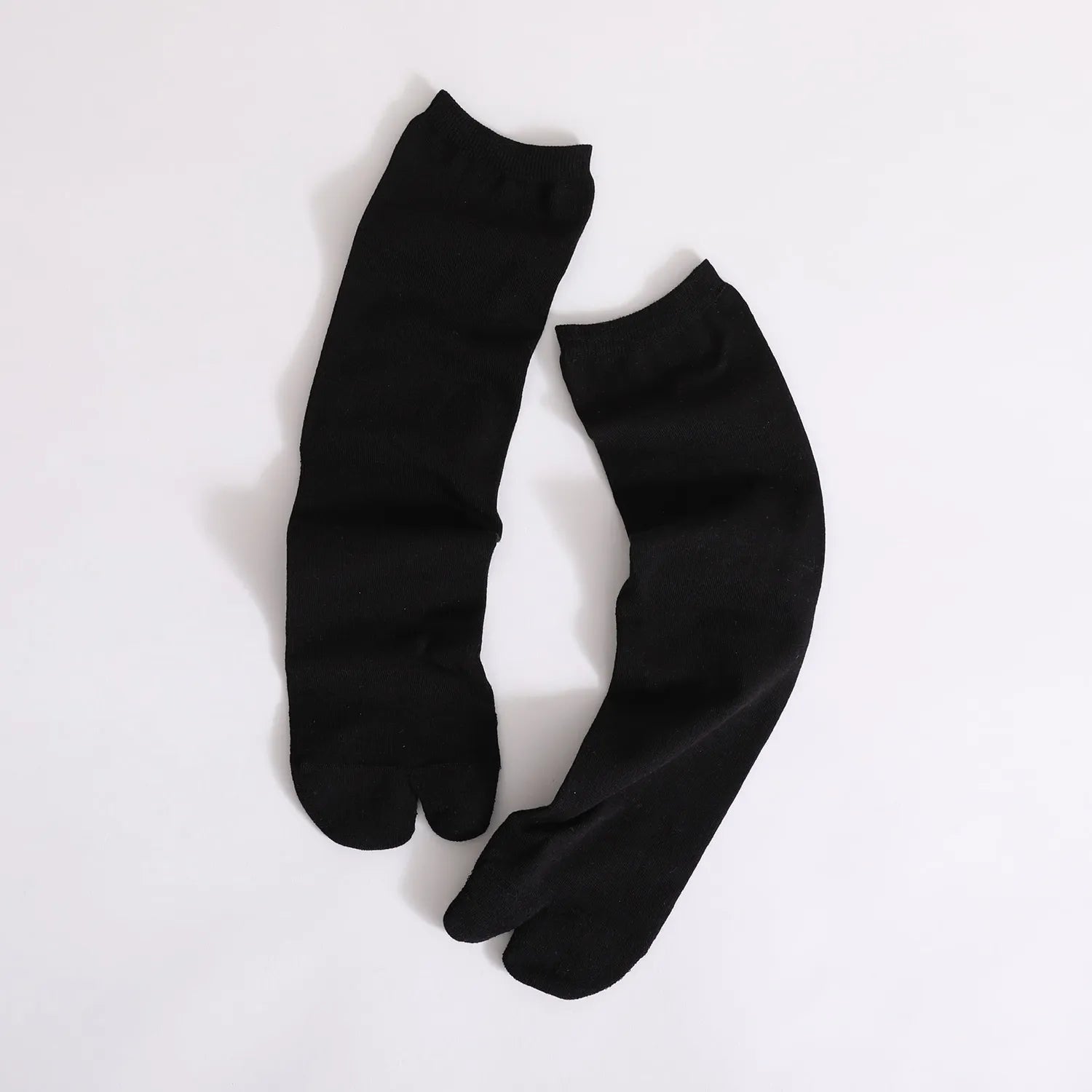 NODAL（ノーダル）の優れた吸汗速乾性と軽量性と保温性を兼ね備えた高機能ソックス「COOLMAX EcoMade FIBER SOCKS」のBLACKカラーのイメージ写真