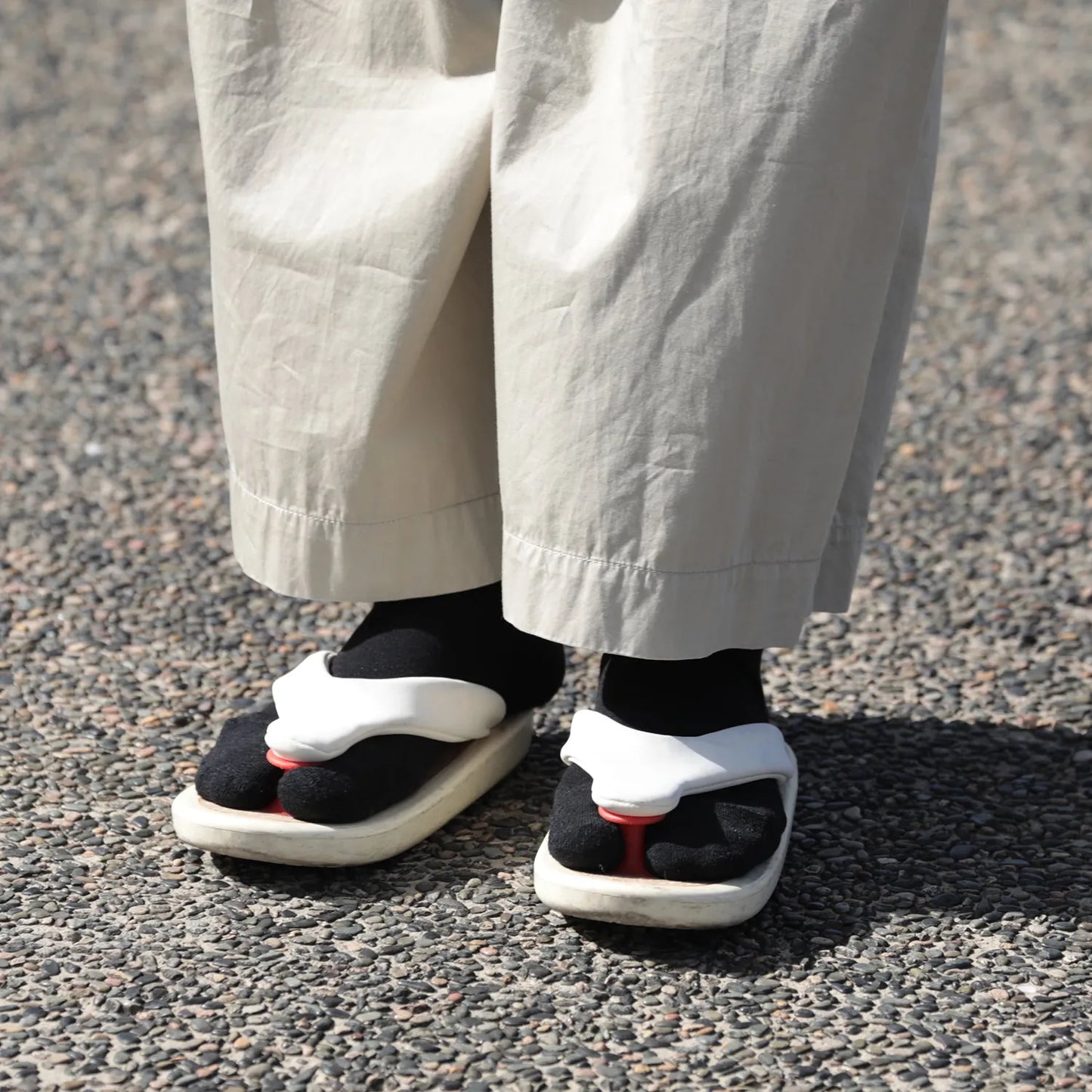 NODAL（ノーダル）のCOTTONとCORDURAナイロンの混紡ソックス「CORDURA 60/40 ANKLE SOCKS」のBLACKカラーの着用写真