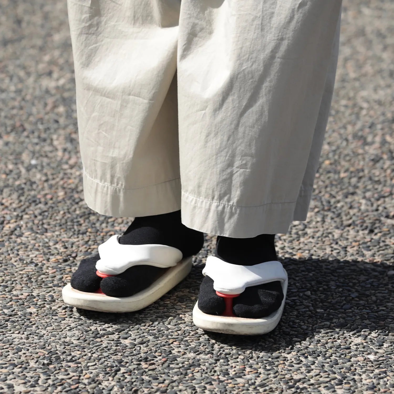 NODAL（ノーダル）のCOTTONとCORDURAナイロンの混紡ソックス「CORDURA 60/40 ANKLE SOCKS」のBLACKカラーの着用写真