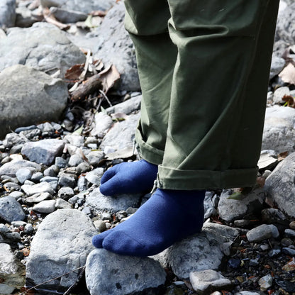 NODAL（ノーダル）のCOTTONとCORDURAナイロンの混紡ソックス「CORDURA 60/40 ANKLE SOCKS」のBLUEカラーの着用写真