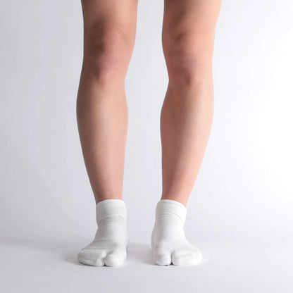 NODAL（ノーダル）のCOTTONとCORDURAナイロンの混紡ソックス「CORDURA 60/40 ANKLE SOCKS」のOFF WHITEカラーの着用写真
