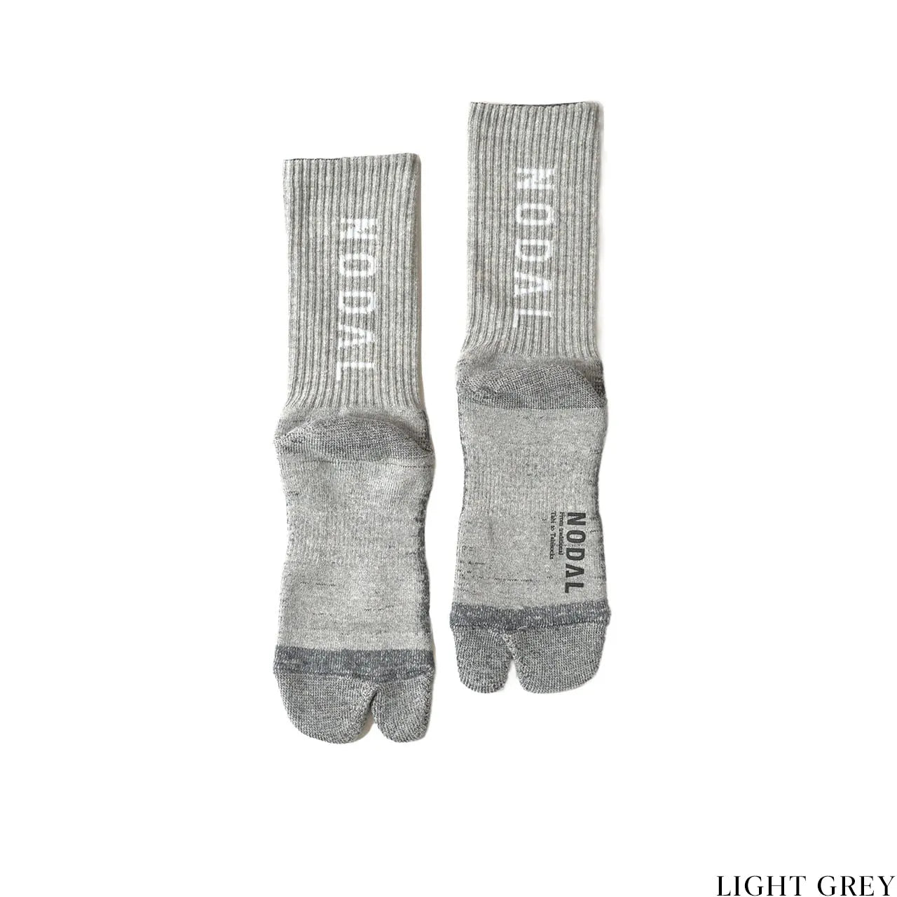 NODAL（ノーダル）の定番モデル「LOGO SOCKS」をより高い機能性にアップデートしたソックス「LOGO GRIP SOCKS」のLIGHT GREYカラーの背面の商品写真