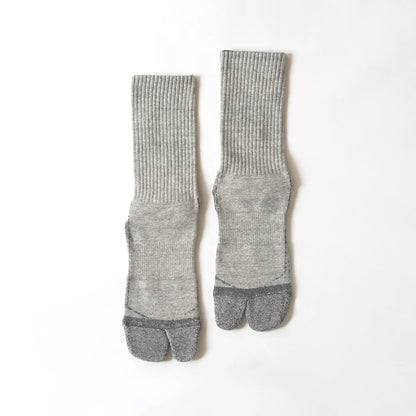 NODAL（ノーダル）の定番モデル「LOGO SOCKS」をより高い機能性にアップデートしたソックス「LOGO GRIP SOCKS」のLIGHT GREYカラーの正面の商品写真