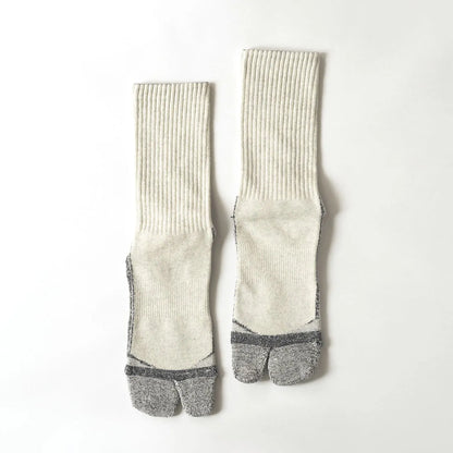 NODAL（ノーダル）の定番モデル「LOGO SOCKS」をより高い機能性にアップデートしたソックス「LOGO GRIP SOCKS」のOATMEALカラーの正面の商品写真