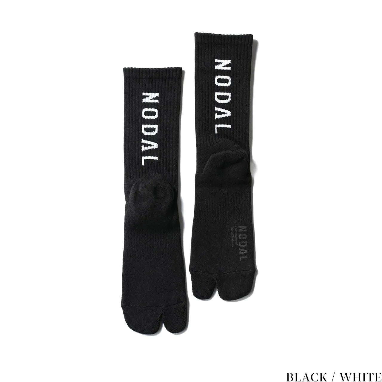 NODAL（ノーダル）ロゴを背面に配し存在感を放つソックス「LOGO SOCKS」のBLACK&WHITEカラーの商品写真