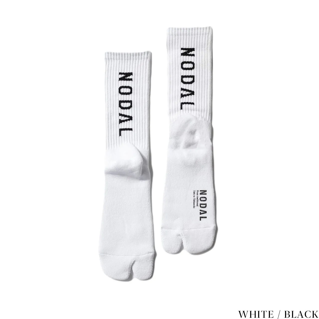 NODAL（ノーダル）ロゴを背面に配し存在感を放つソックス「LOGO SOCKS」のWHITE&BLACKカラーの商品写真