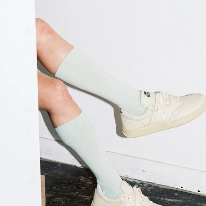 NODAL（ノーダル）を代表する日常に寄り添う高品質ソックス「NEW STANDARD SOCKS」のPALE GREENカラーの着用画像