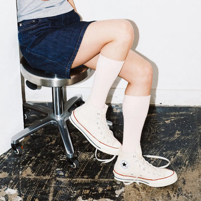 NODAL（ノーダル）を代表する日常に寄り添う高品質ソックス「NEW STANDARD SOCKS」のPALE PINKカラーの着用画像