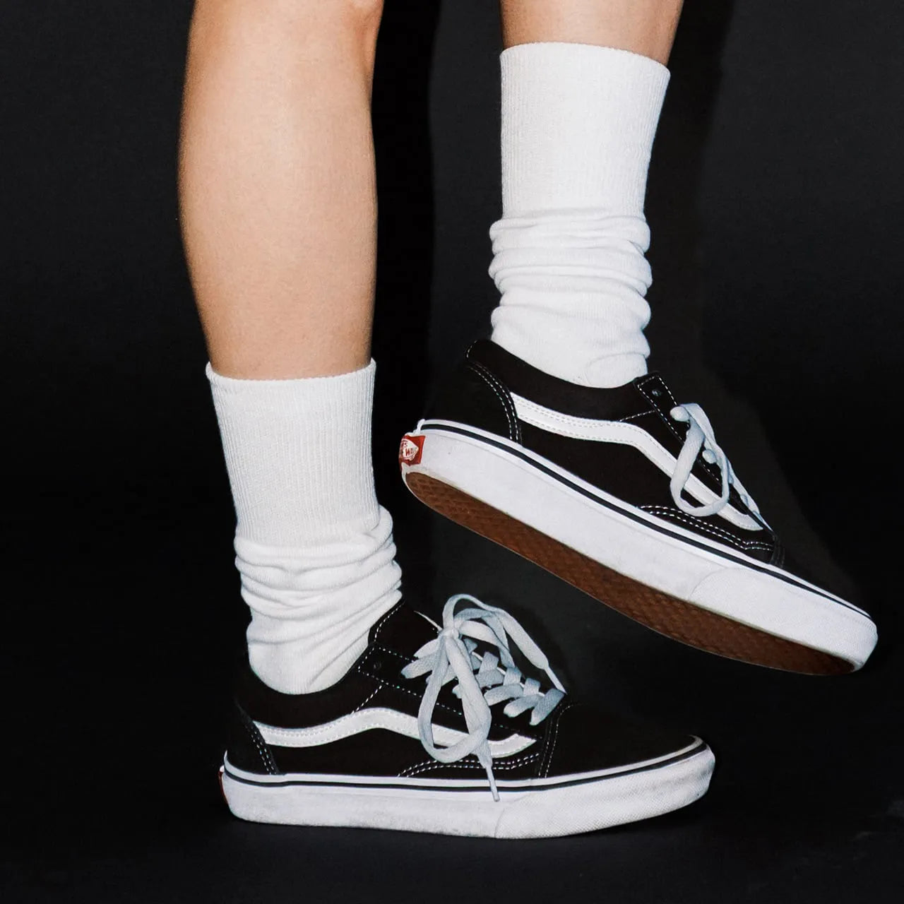 NODAL（ノーダル）を代表する日常に寄り添う高品質ソックス「NEW STANDARD SOCKS」のSARASHIカラーの着用画像