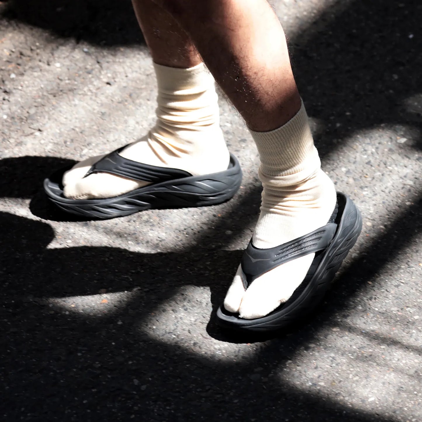 NODAL（ノーダル）を代表する日常に寄り添う高品質ソックス「NEW STANDARD SOCKS」のWHITEカラーの着用画像