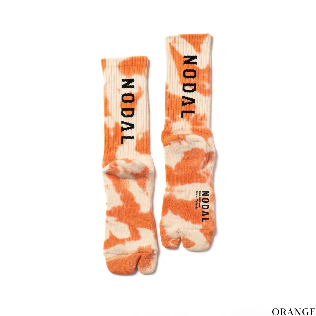 NODAL（ノーダル）の定番のLOGO SOCKSを職人の手染めでタイダイ加工したソックス「TIE DYE LOGO SOCKS」のORANGEカラーの背面からの商品写真