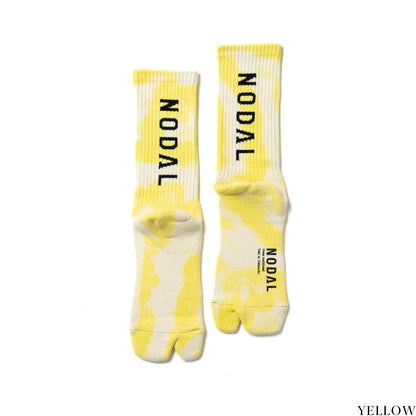NODAL（ノーダル）の定番のLOGO SOCKSを職人の手染めでタイダイ加工したソックス「TIE DYE LOGO SOCKS」のYELLOWカラーの背面からの商品写真