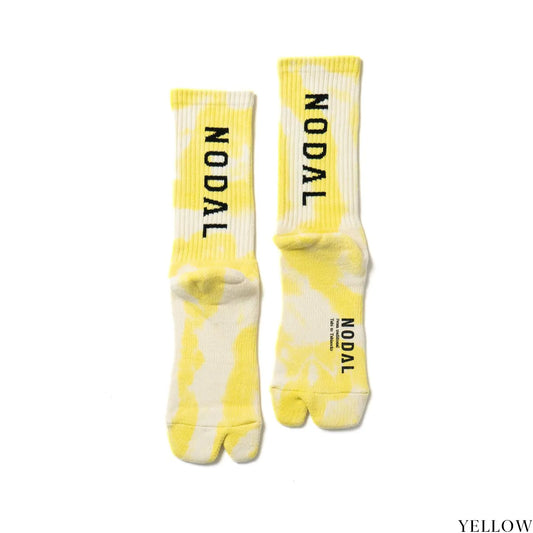 NODAL（ノーダル）の定番のLOGO SOCKSを職人の手染めでタイダイ加工したソックス「TIE DYE LOGO SOCKS」のYELLOWカラーの背面からの商品写真