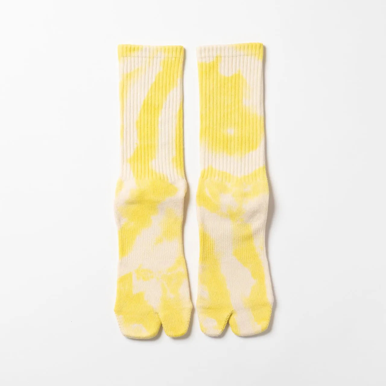 NODAL（ノーダル）の定番のLOGO SOCKSを職人の手染めでタイダイ加工したソックス「TIE DYE LOGO SOCKS」のYELLOWカラーの正面からの商品写真