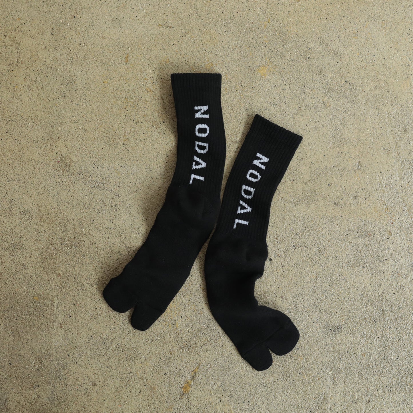 NODAL LOGO SOCKS - BLACK/WHITE