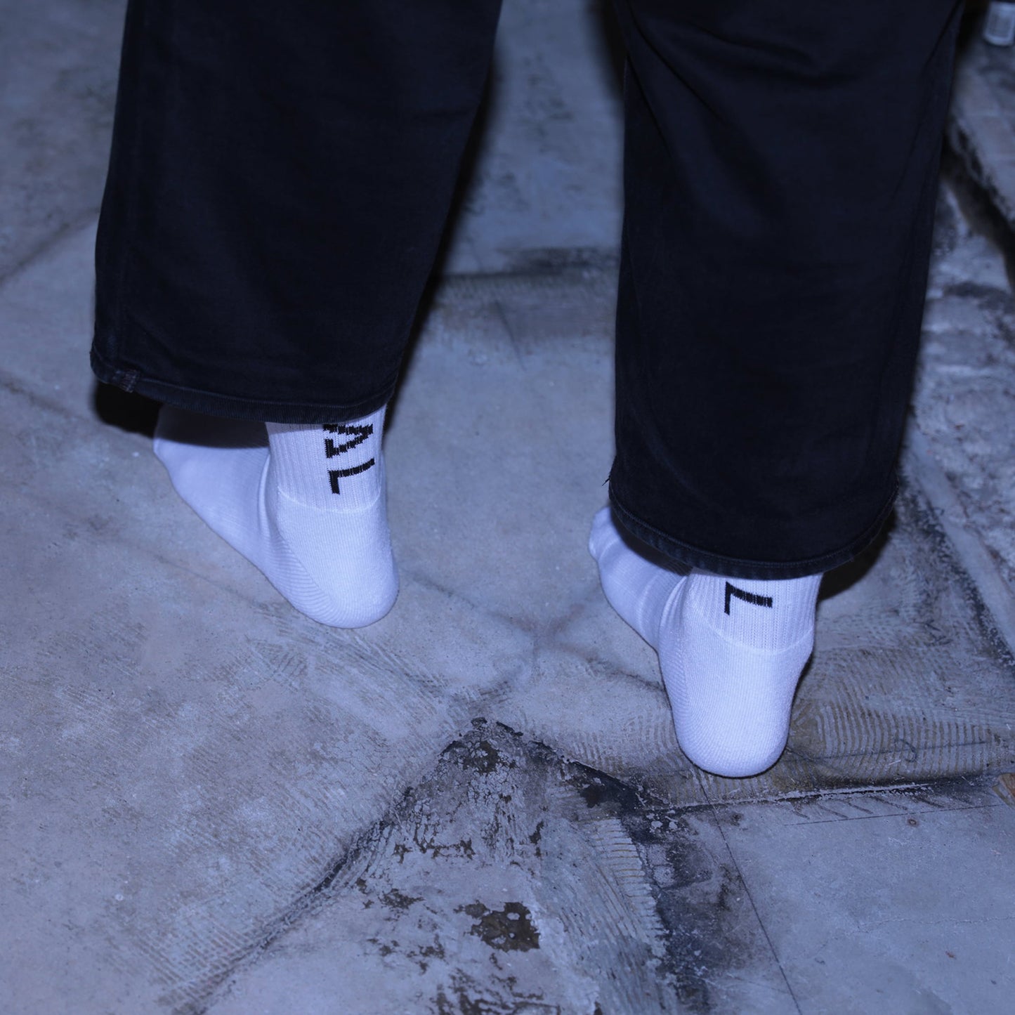 NODAL LOGO SOCKS - WHITE/BLACK