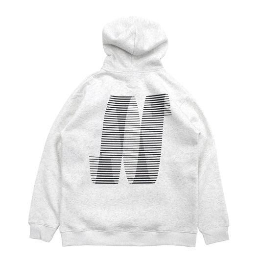 NORTH SKATE MAG(ノーススケートマグ)のバック大きく、フロント左胸にワンポイントでデザインがプリントされた肉厚なパーカー「N LOGO HOODIE」のASHカラーの正面からの商品写真