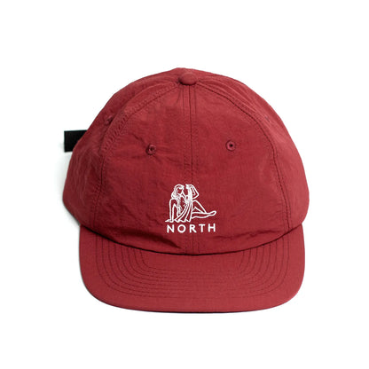 NORTH SKATE MAG(ノーススケートマグ)のリップストップナイロン性の6パネルキャップ「ZODIAC RIPSTOP CAP」のBURGUNDYカラーの正面からの写真