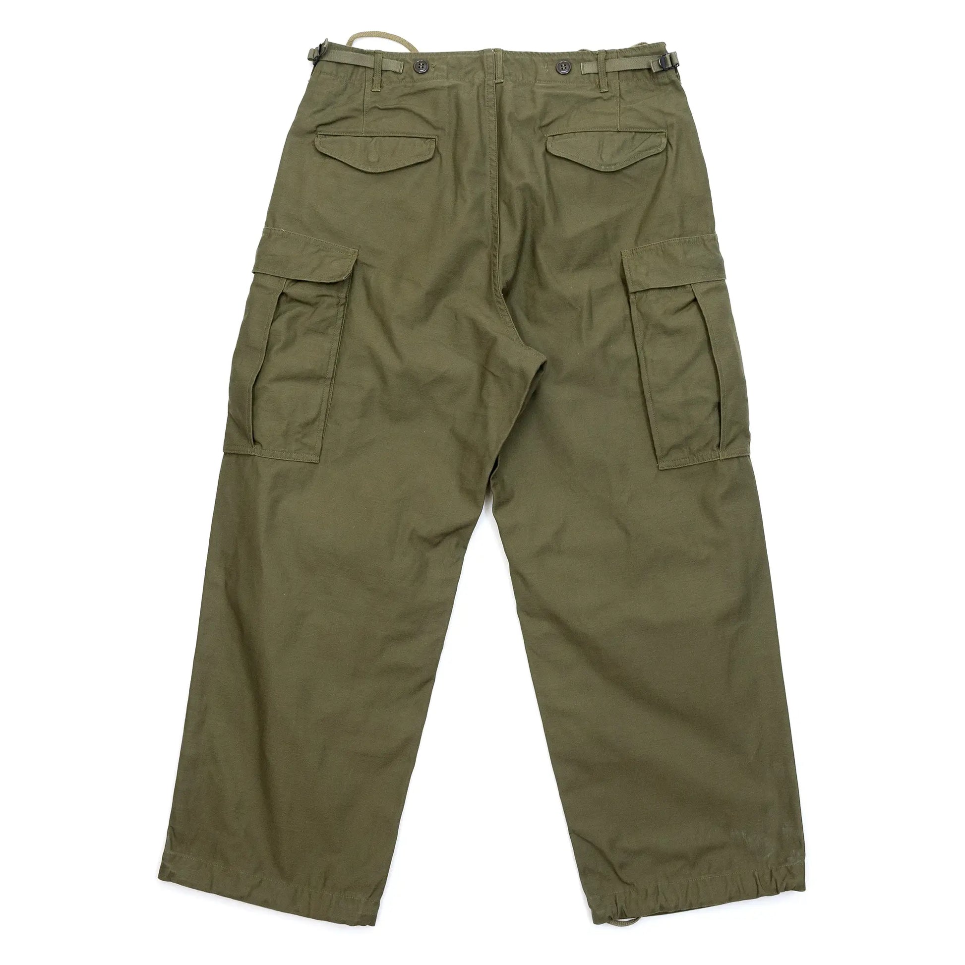 BUZZ RICKSON'Sの名作カーゴパンツ「M-1951 FIELD SHELL TROUSERS SHORT LENGTH - OLIVE DRAB（BR41962）」の背面からの商品写真