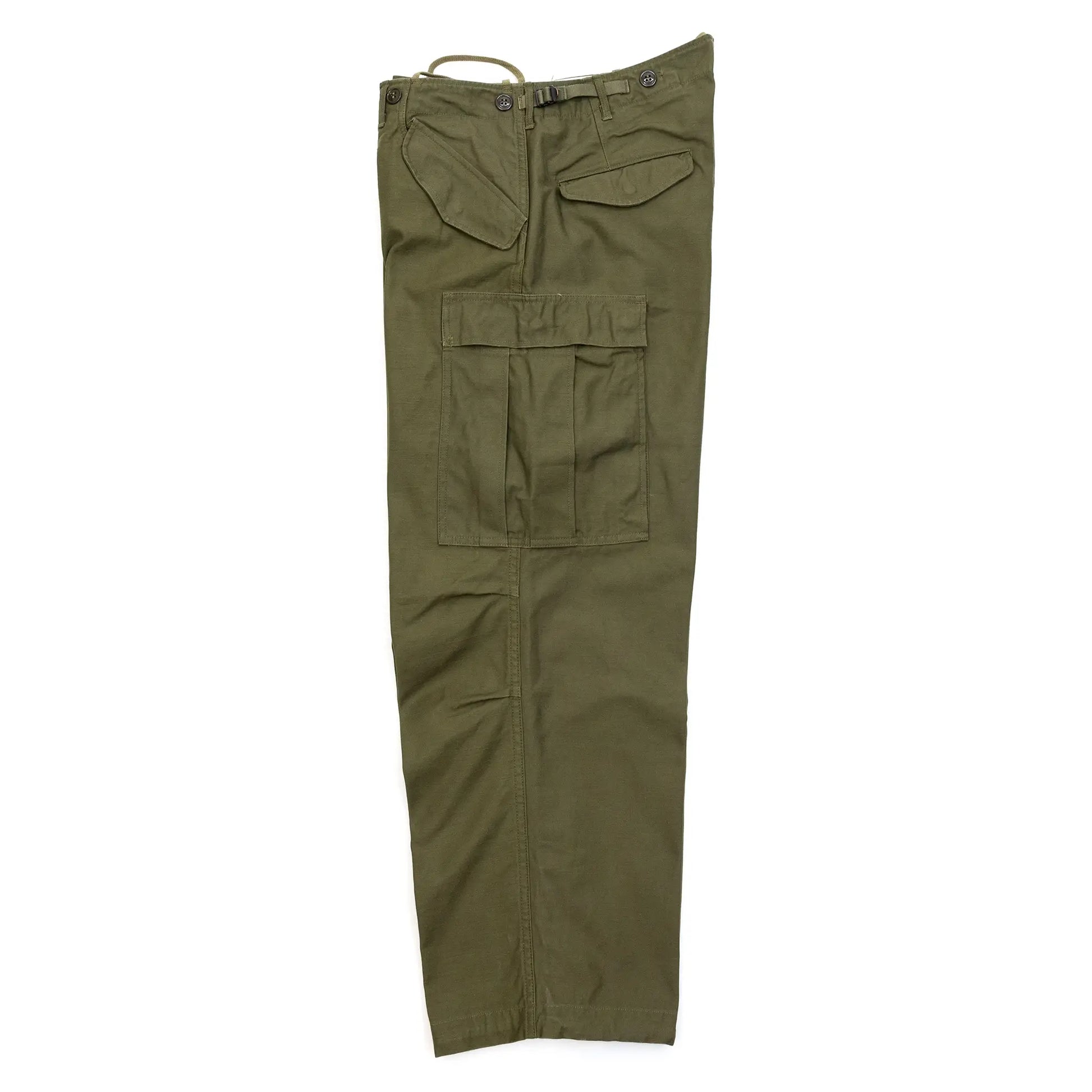 BUZZ RICKSON'Sの名作カーゴパンツ「M-1951 FIELD SHELL TROUSERS SHORT LENGTH - OLIVE DRAB（BR41962）」の側面からの商品写真