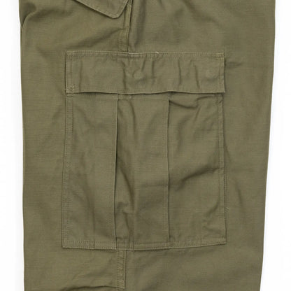 BUZZ RICKSON'Sの名作カーゴパンツ「M-1951 FIELD SHELL TROUSERS SHORT LENGTH - OLIVE DRAB（BR41962）」のカーゴポケットの写真