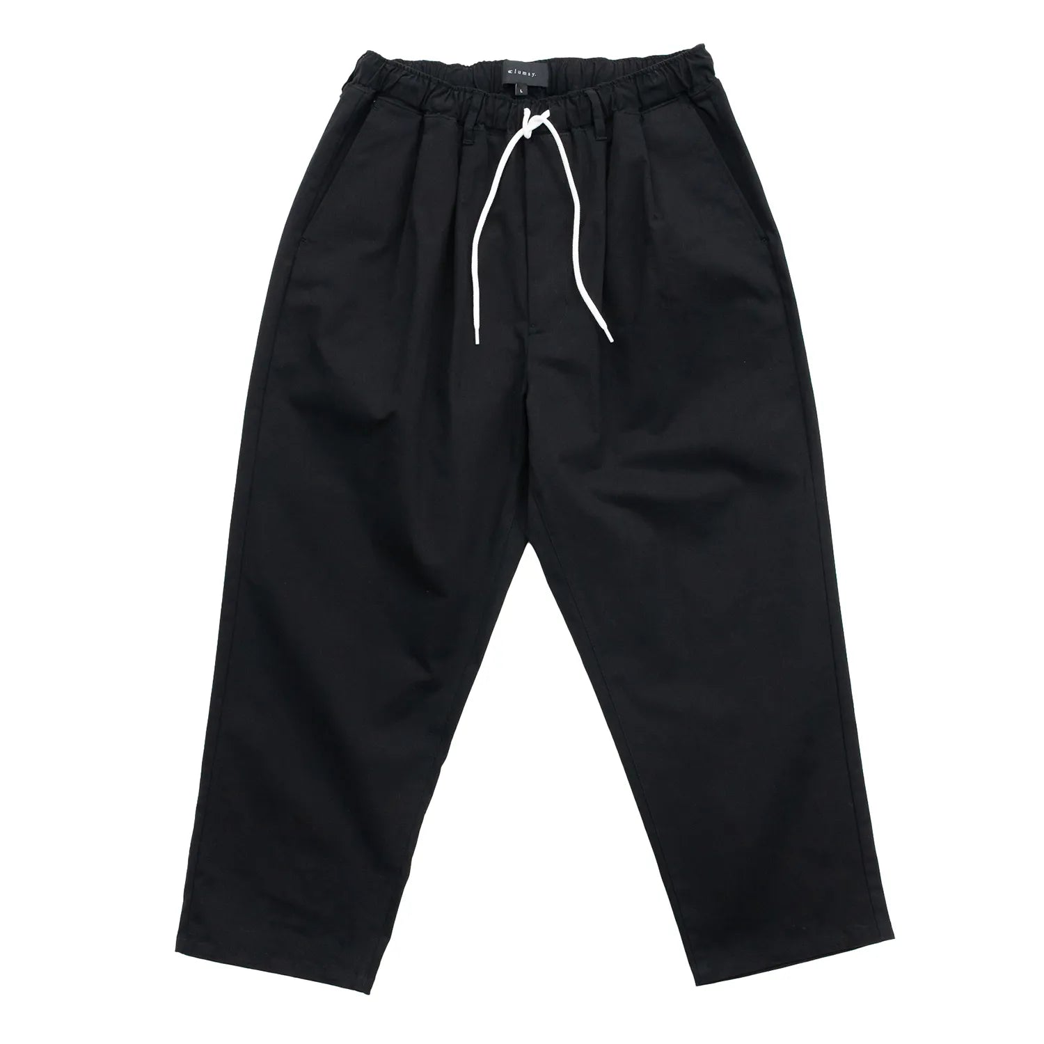 CLUMSY PICTURES(クラムジー)の大定番チノをイージーパンツ仕様に作り変えた「2 PLEATS RELAXED EASY PANTS」のBLACKカラーの正面からの写真