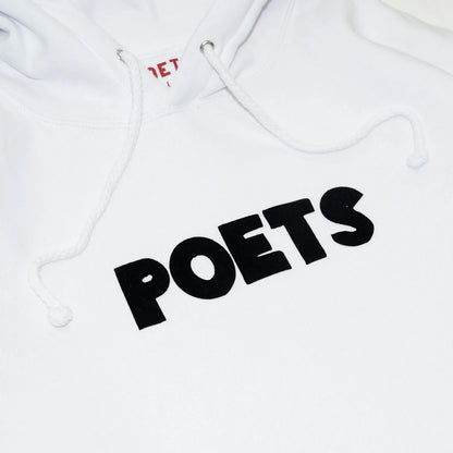 フロントにフェルト地のロゴデザインが入るPOETS(ポエッツ)のパーカー・フーディ「CUCKOO HOODIE」の「WHITE」カラーのフロントデザインの写真