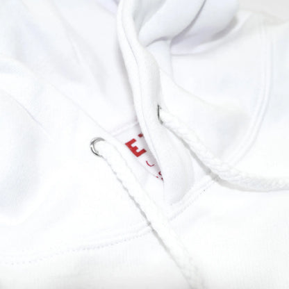フロントにフェルト地のロゴデザインが入るPOETS(ポエッツ)のパーカー・フーディ「CUCKOO HOODIE」の「WHITE」カラーのドローコードの写真