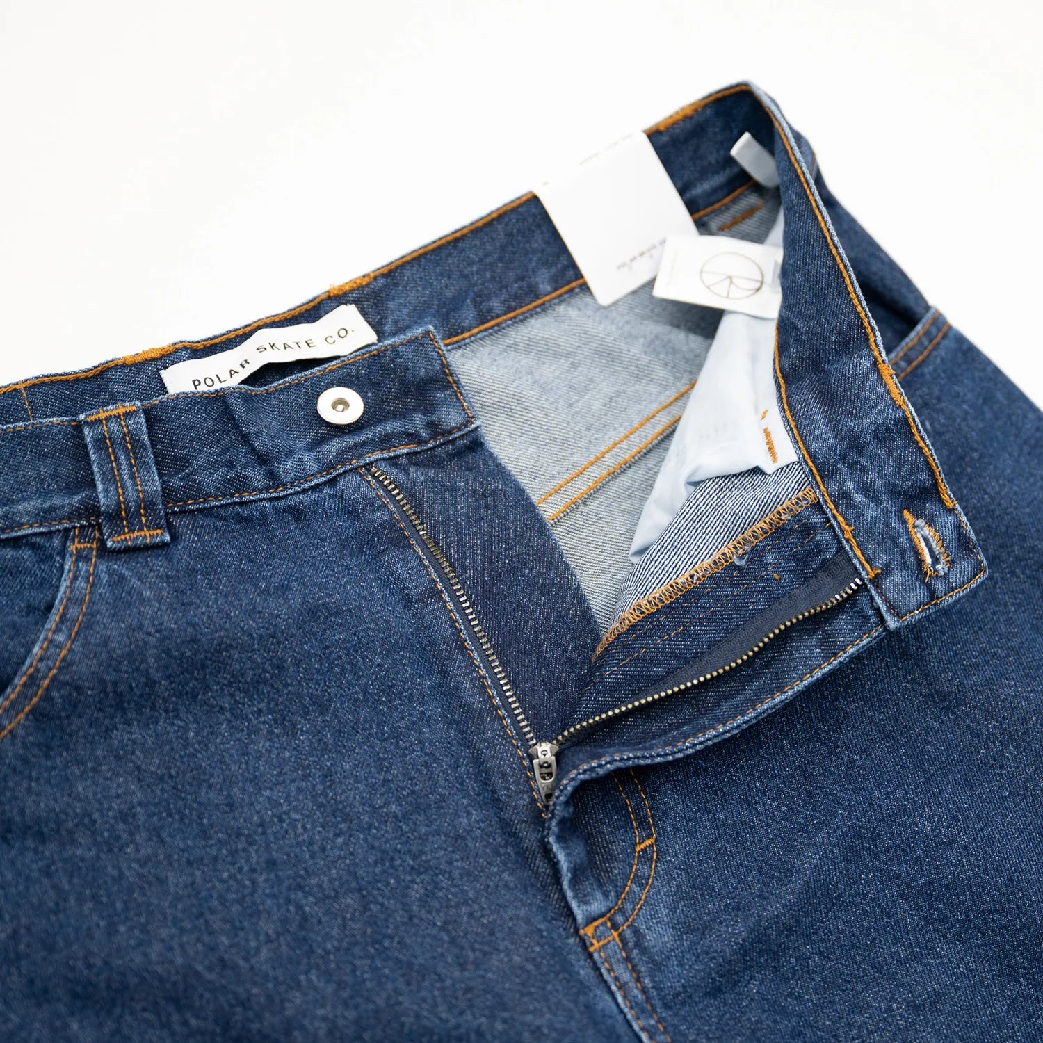 90’sストリートの空気感を色濃く残した極太シルエットが特徴のPolar Skate Co.(ポーラー)を代表する名作 「BIG BOY PANTS」のDARK BLUEカラーのフロントジップの写真