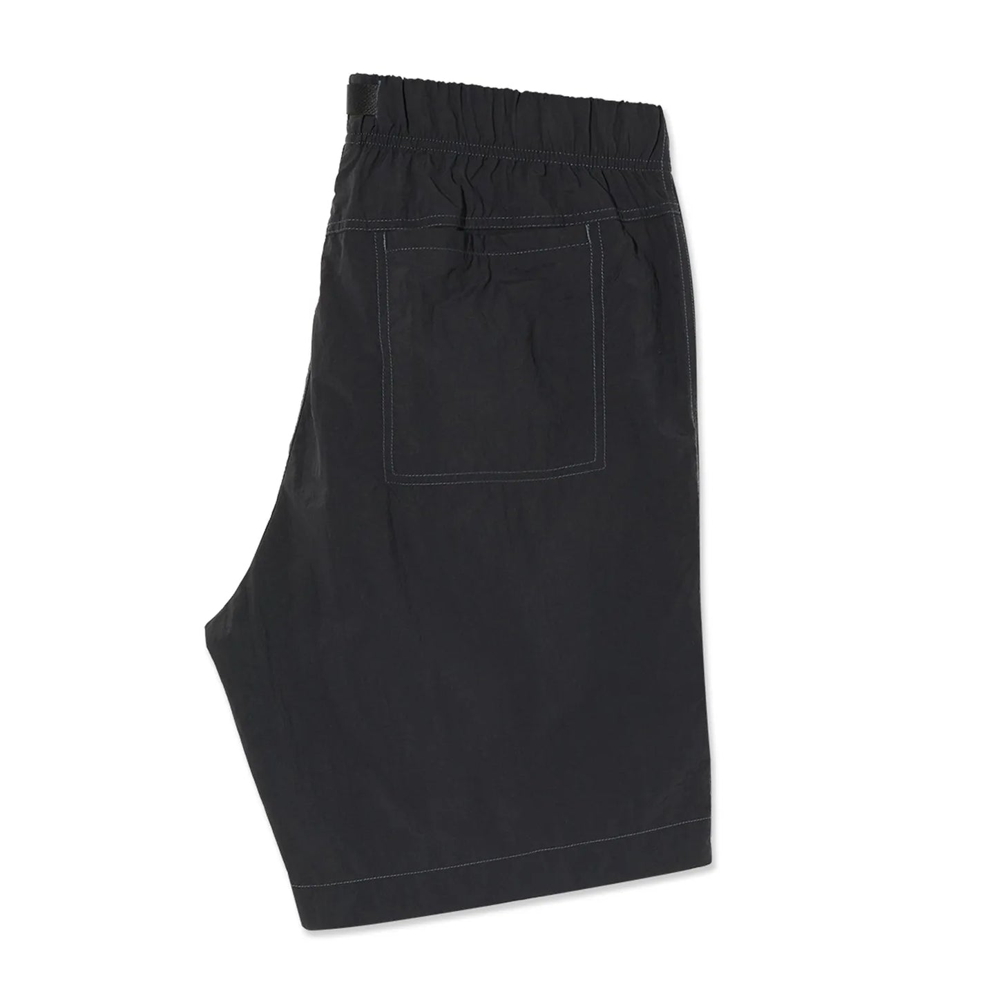 ウエストはバックル仕様で自由にサイズ調整が可能なナイロン生地のPolar Skate Co(ポーラー)のショーツ「HIKE SHORTS」のVINTAGE BLACKカラーの側面からの商品写真