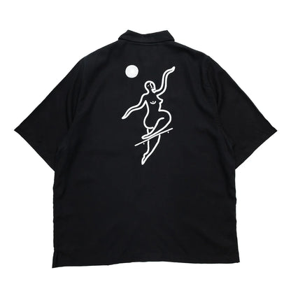 光沢を抑えたテンセル生地のPOLAR SKATECO(ポーラー)のボーリングシャツ「NCF BOWLING SHIRTS」のBLACKカラーの背面からの商品写真