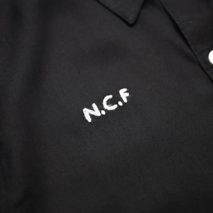 光沢を抑えたテンセル生地のPOLAR SKATECO(ポーラー)のボーリングシャツ「NCF BOWLING SHIRTS」のBLACKカラーの右胸のデザイン写真