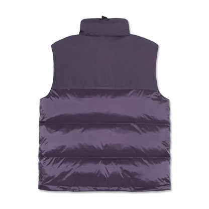 POLAR SKATE CO(ポーラースケート)の600フィルパワーのダウンベスト「BASIC PUFFER VEST」のDARK VIOLETカラーの背面からの写真