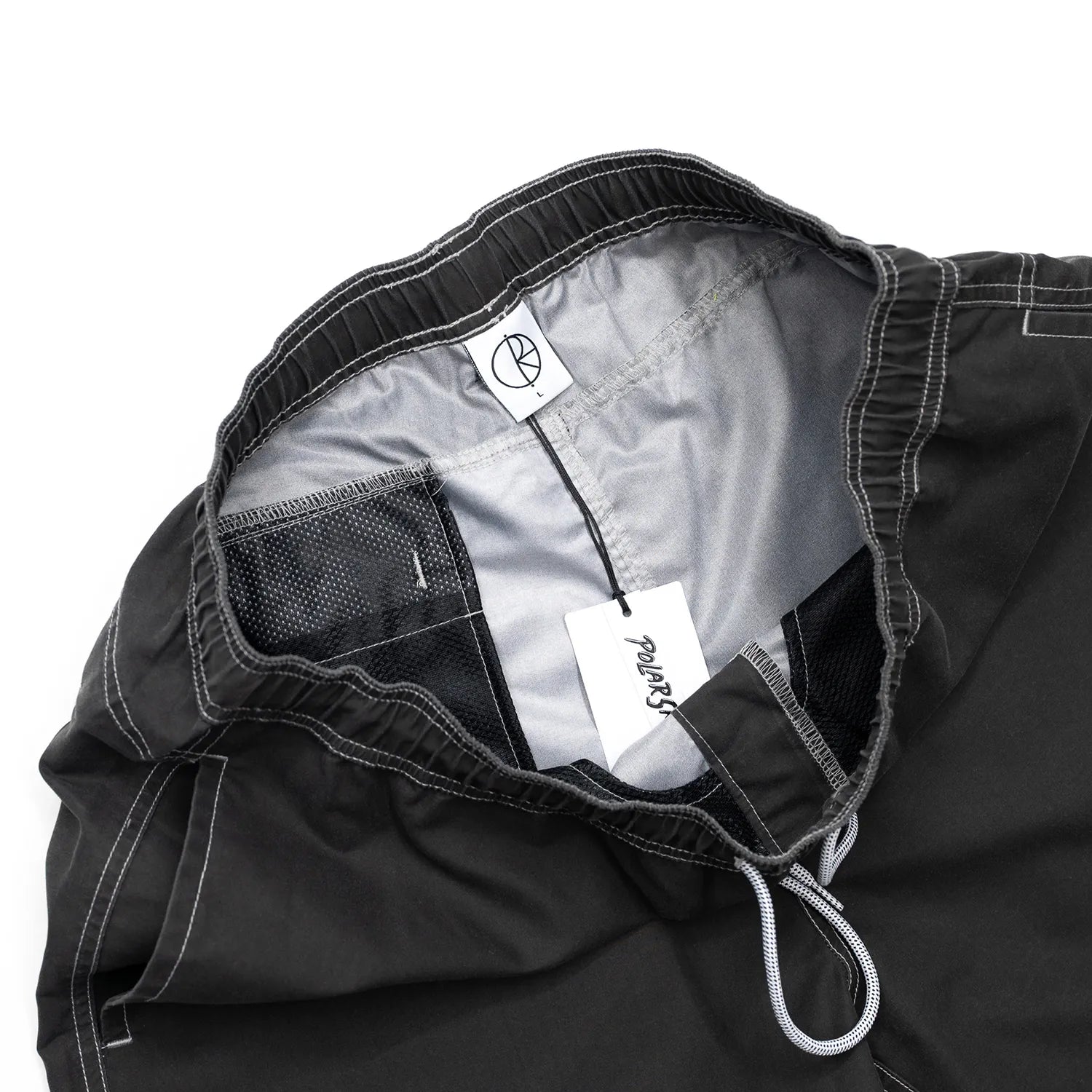 水陸両用可能なPolar Skate Co(ポーラー)のスイムショーツ「ZIGGY SWIM SHORTS」のVINTAGE BLACKカラーのウエスト部分の写真