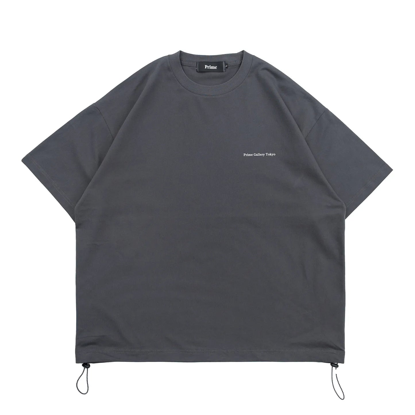 裾にドローコードがついたPrimeのTシャツ「PRIME GALLERY LOGO DRAWCORD TEE」のSUMI BLACKカラーの正面からの商品写真