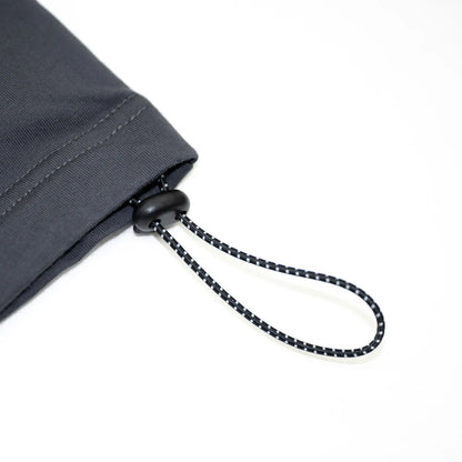 裾にドローコードがついたPrimeのTシャツ「PRIME GALLERY LOGO DRAWCORD TEE」のSUMI BLACKカラーの裾のドローコードの写真