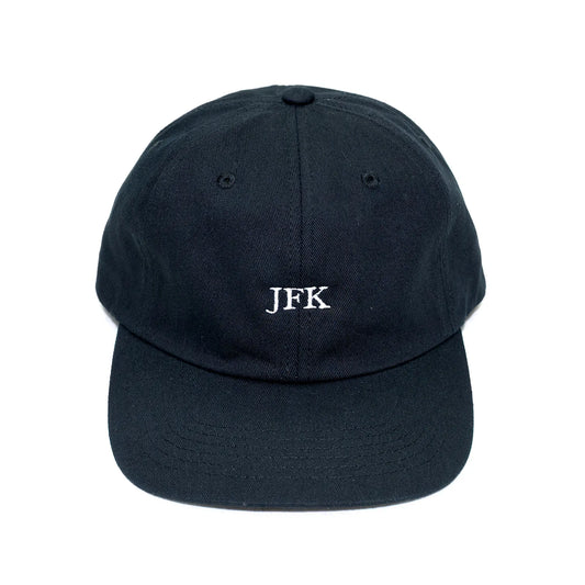 PRIMEの新作キャップ「JFK 6PANEL CAP」のBLACKカラーの正面からの商品写真