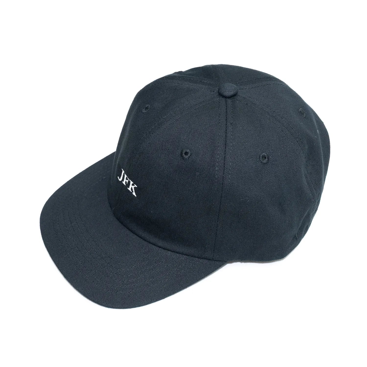 PRIMEの新作キャップ「JFK 6PANEL CAP」のBLACKカラーの斜めからの商品写真
