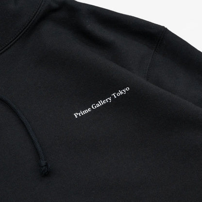 Primeのパーカー・フーディ「PRIME GALLERY BAR LOGO HOODY」のBLACKカラーの左胸のデザイン写真