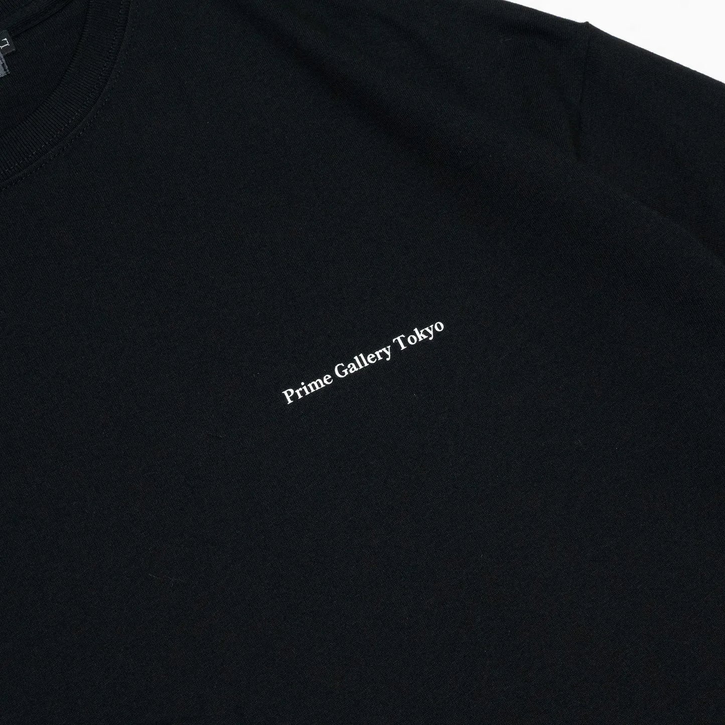 PrimeのBlackカラーのTシャツ「Gallary Logo Tee」の左胸のデザイン写真