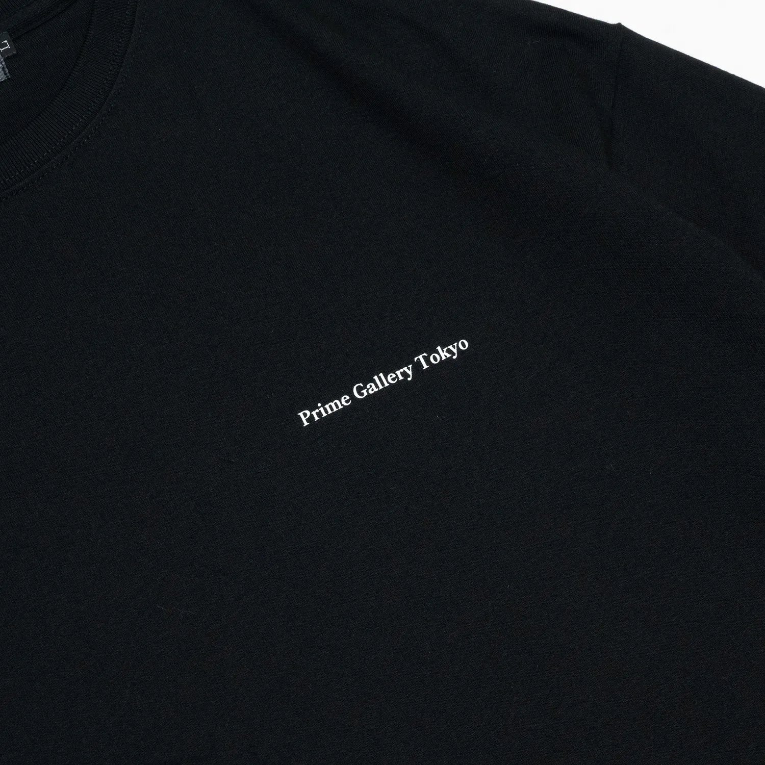 PrimeのBlackカラーのTシャツ「Gallary Logo Tee」の左胸のデザイン写真