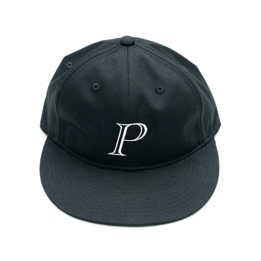 PRIMEのフロントにデザインが刺繍で入る６パネルキャップ「P LOGO 6PANEL CAP」のBLACKカラーの正面からの商品写真