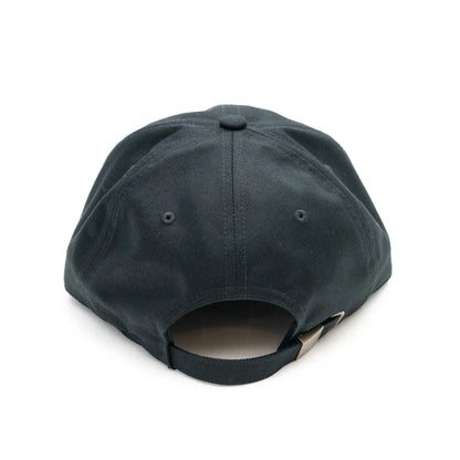 PRIMEのフロントにデザインが刺繍で入る６パネルキャップ「P LOGO 6PANEL CAP」のBLACKカラーの背面からの商品写真