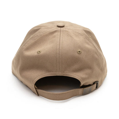Primeの「P LOGO」がフロントに刺繍された6パネルキャップ「P LOGO 6PANEL CAP」のKAHKIカラーの背面からの商品写真