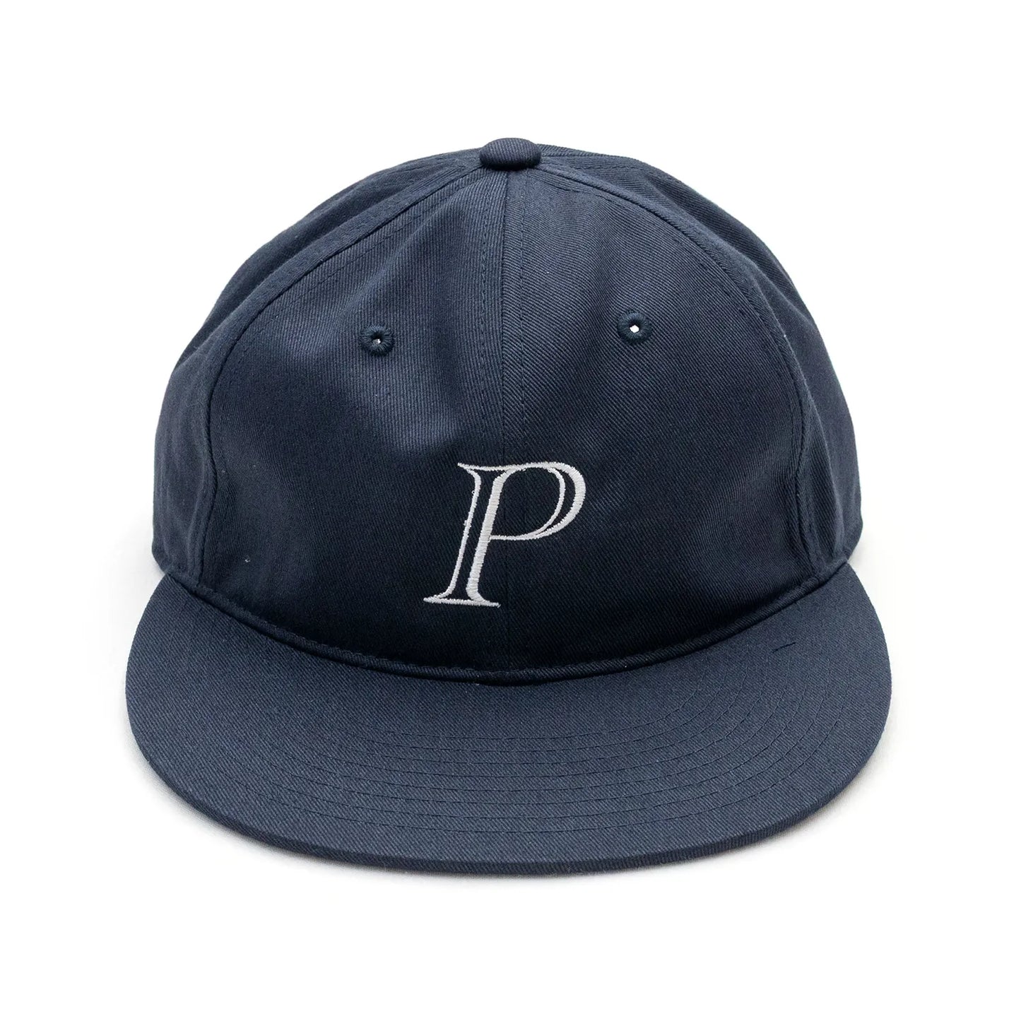 Primeの「P LOGO」がフロントに刺繍された6パネルキャップ「P LOGO 6PANEL CAP」のNAVYカラーの正面からの商品写真