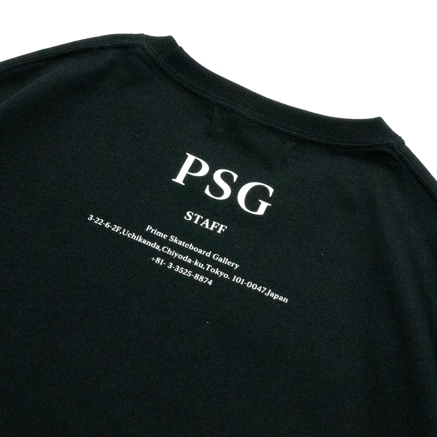 PrimeのスタッフTシャツ第三弾「PSG LOGO STAFF S/S TEE」のBLACKカラーの背面襟下のプリントデザイン写真