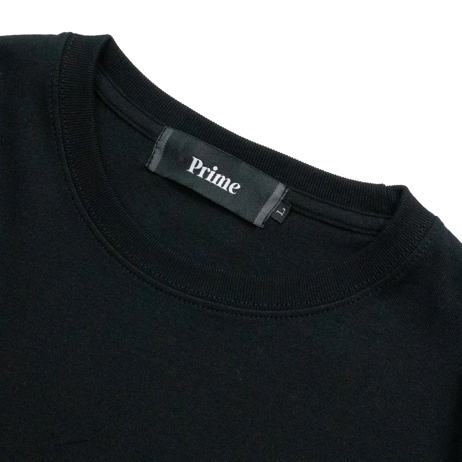 PrimeのスタッフTシャツ第三弾「PSG LOGO STAFF S/S TEE」のBLACKカラーの襟元写真